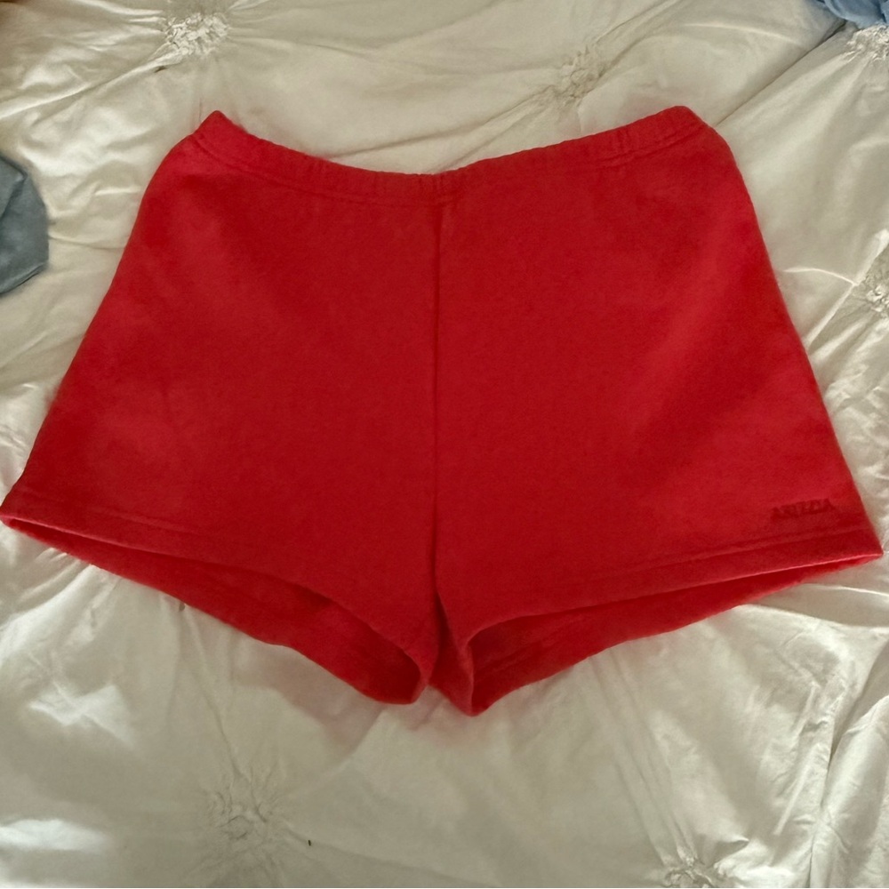 Aritzia - Perfect hi mini - cherry red - cozy fleece shorts